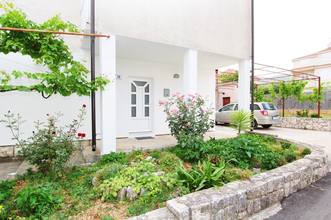 Apartment Anica Трогир Екстериор снимка