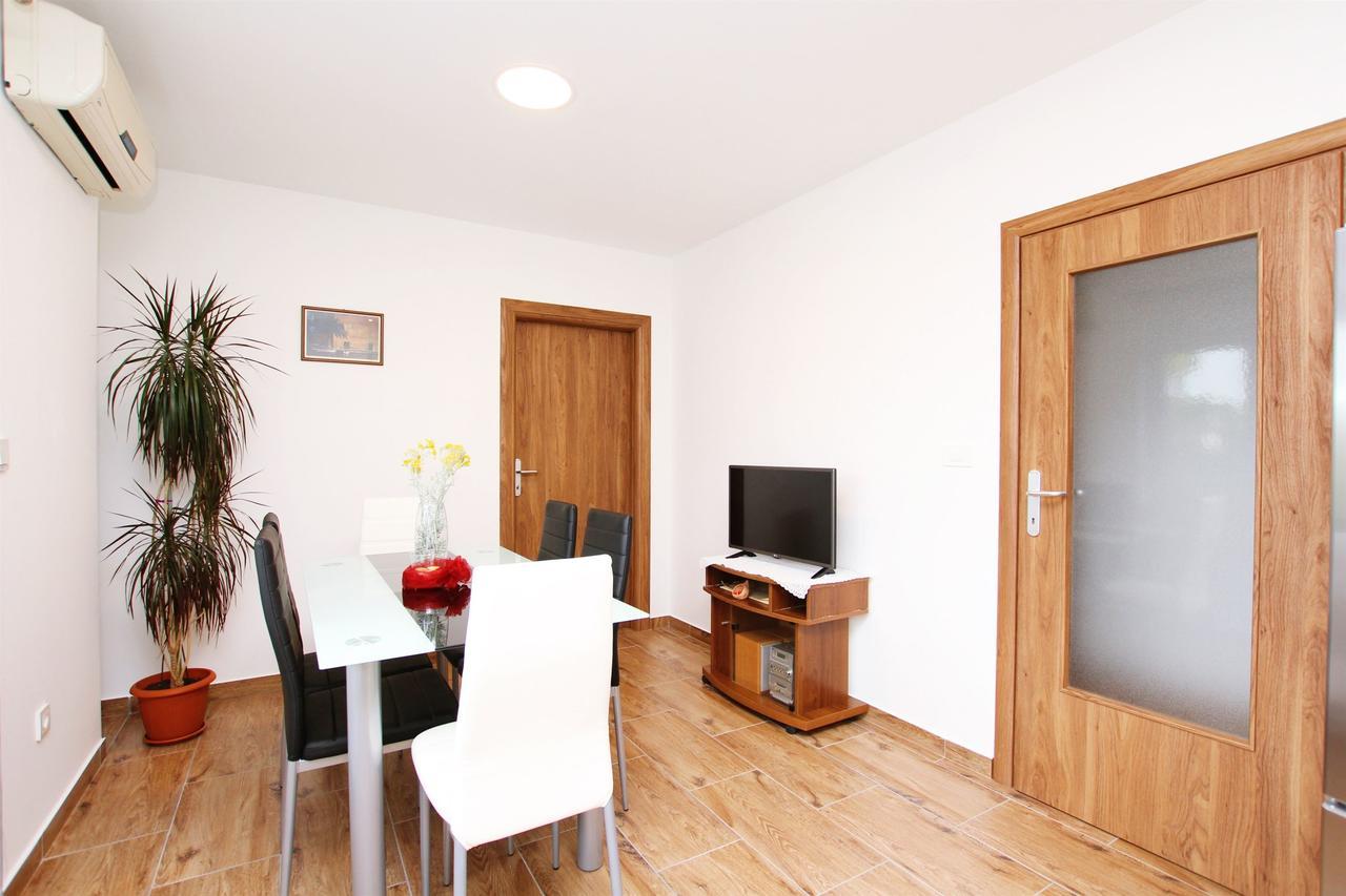 Apartment Anica Трогир Екстериор снимка